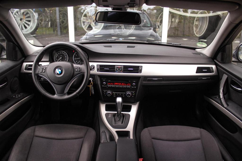 BMW 3-serie Touring 318i Executive | Sportstuur | HiFi audio, Automaat, Euro 5, Zwart, Lichtsensor