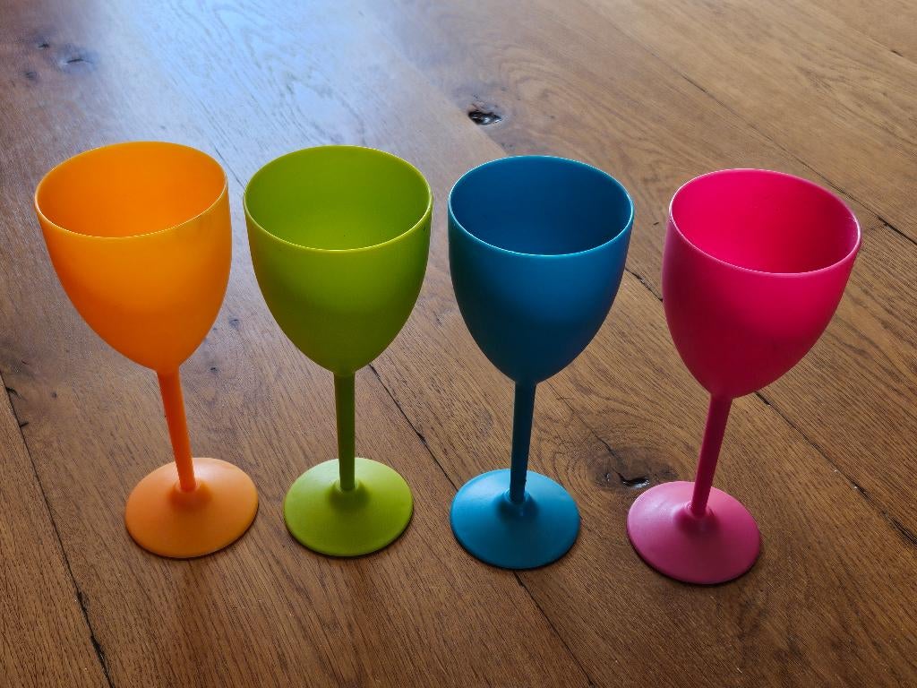 Kleurrijke kunststof wijnglazen ideaal voor op de camping, Ophalen of Verzenden, Gebruikt
