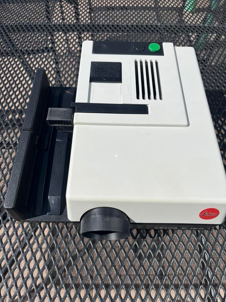 Leica Pradovit P150, Audio, Tv en Foto, Diaprojectors, Ophalen of Verzenden