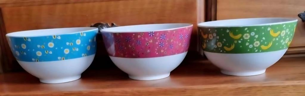 Chinese grote schaaltjes kommen bloemen blauwe groene paars, Huis en Inrichting, Ophalen of Verzenden, Porselein, Overige stijlen