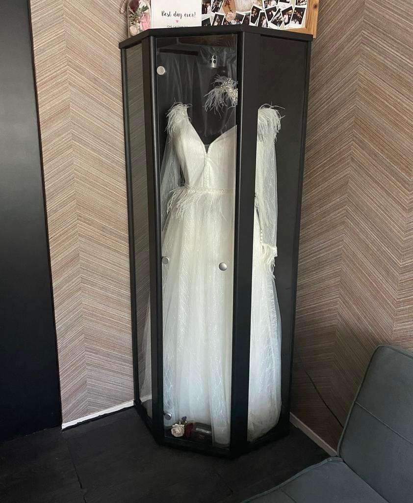 Hoek vitrine incl paspop (excl. jurk), Ophalen, Zo goed als nieuw, 25 tot 50 cm, 50 tot 100 cm