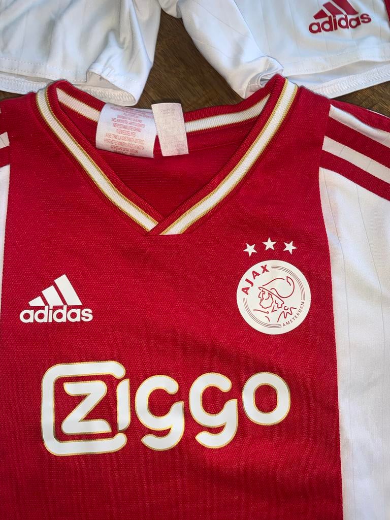 Ajax Thuisshirt en Broekje Set - Maat 116 (5-6 jaar), Kinderen en Baby's, Kinderkleding | Maat 116, Ophalen of Verzenden, Zo goed als nieuw