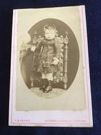 CDV, Kind op stoel, L.H. SERRÉ, UTRECHT, Carte de Visite, Gebruikt, Foto, Ophalen of Verzenden, Voor 1940