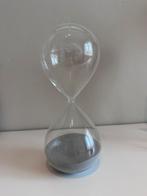 Zandloper glas met grijze korrels, Ophalen of Verzenden