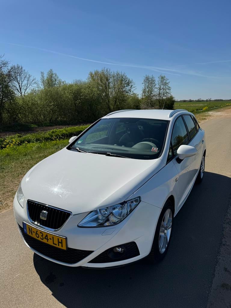 SEAT Ibiza ST 1.4 – Lange APK, rijk uitgerust, Auto's, Seat, Voorwielaandrijving, Stof, 40 €/maand, Zwart