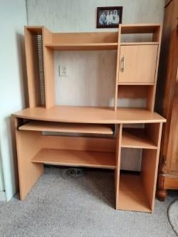 bureau om zelf in elkaar te zetten, Huis en Inrichting, Bureaus, Ophalen, Zo goed als nieuw, Bureau