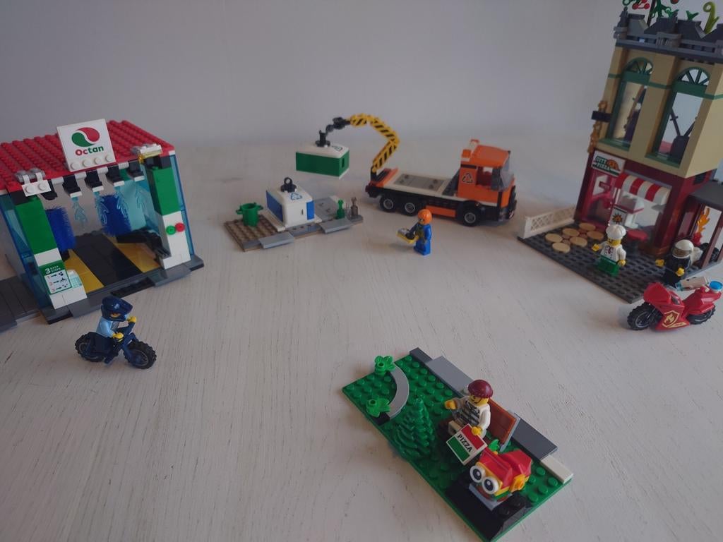 LEGO City Stadscentrum 60292 - Deels complete set, Inclusief minifiguren, Lego, Ophalen of Verzenden, Complete set