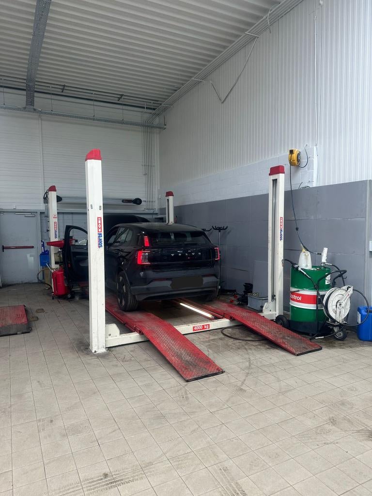 Stertil Koni 4-Koloms  Uitlijn Hefbrug met Wielvrij  4000 KG, Ophalen, Zo goed als nieuw