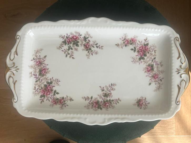 Royal Albert Lavender Rose Presenteer-/Broodjesbord, Antiek en Kunst, Antiek | Porselein, Ophalen of Verzenden