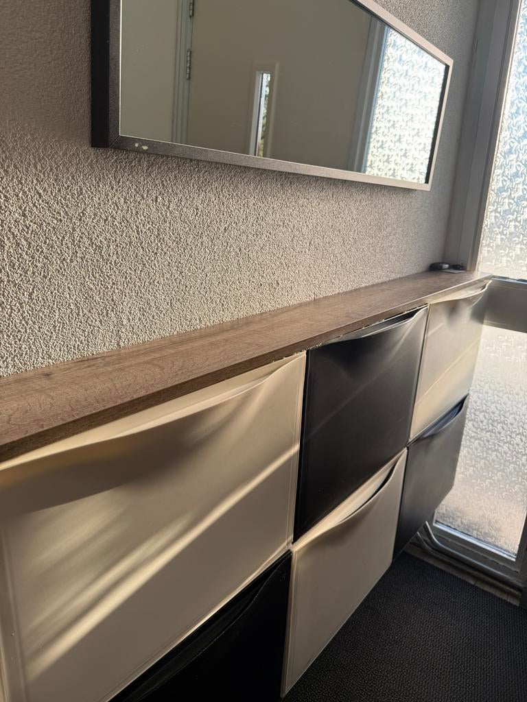 Schoenenkast met spiegel - IKEA Bissa / Stall, Huis en Inrichting, Kasten | Schoenenkasten, Ophalen of Verzenden, Gebruikt