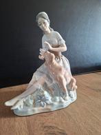 Prachtig nao beeldje: Dame met hond, Ophalen of Verzenden