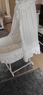 Witte wieg met hemeltje en konijnenprint, Kinderen en Baby's, Babywiegjes en Ledikanten, Ophalen of Verzenden, Zo goed als nieuw