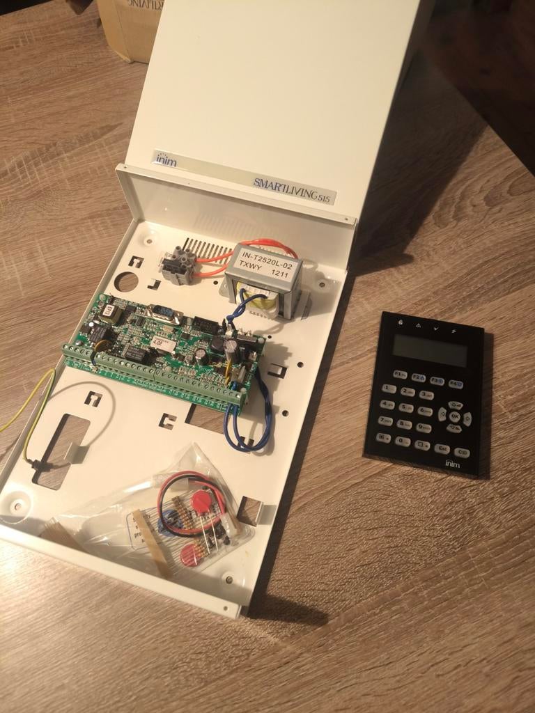 Ongebruikt Inim SmartLiving 515 alarmsysteem, Doe-het-zelf en Verbouw, Alarmsystemen, Ophalen of Verzenden