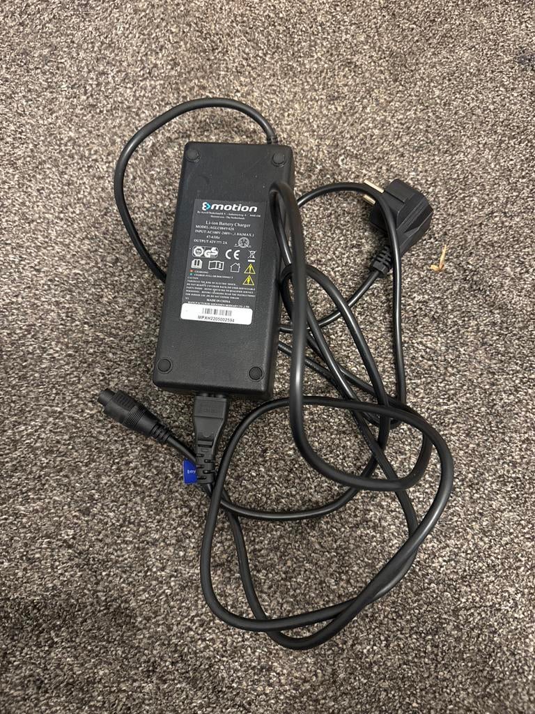 E-motion Li-ion Acculader 42V 2A voor E-bike, Ophalen of Verzenden, Gebruikt