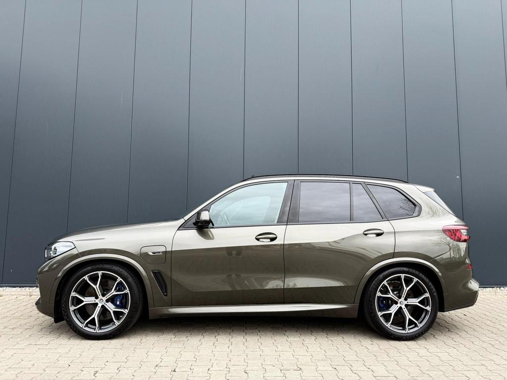BMW X5 xDrive45e Pano H&K Tr.hk Massage Merino Laser, Auto's, Automaat, Lichtsensor, Gebruikt, 394 pk