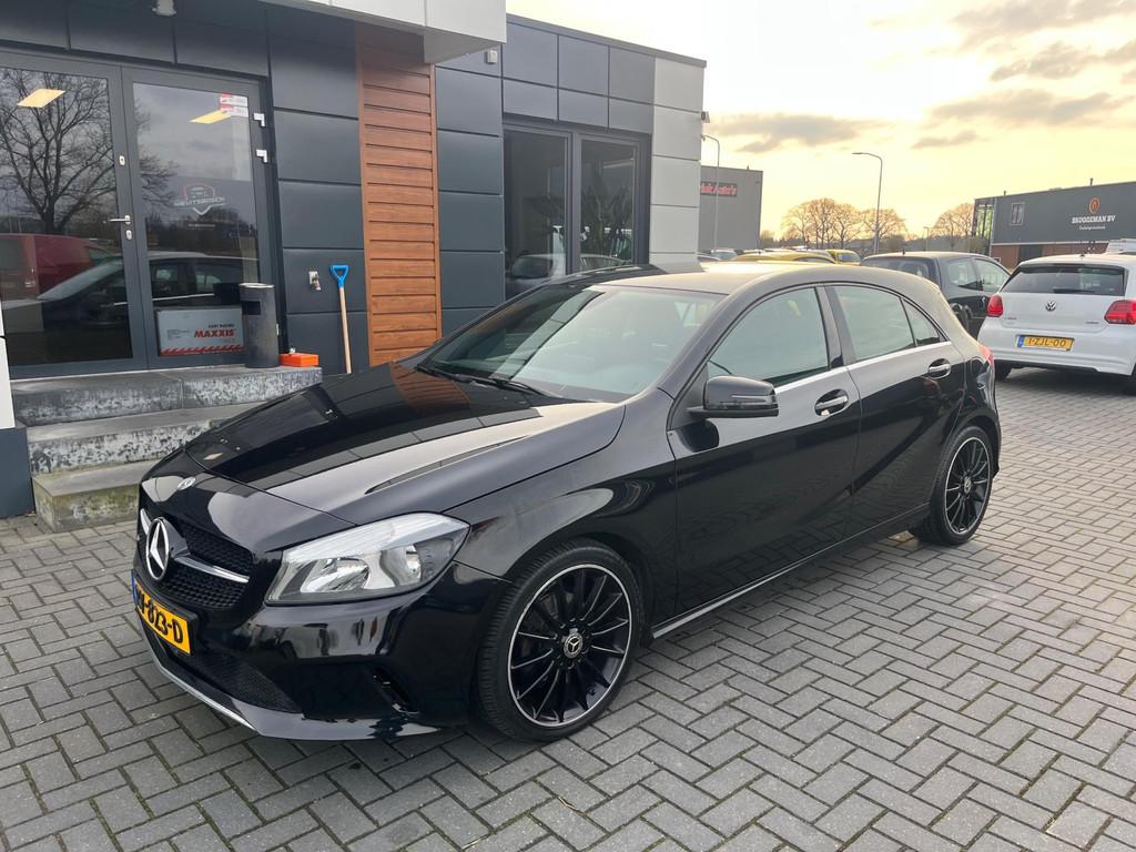 Mercedes-Benz A-klasse 180 d Business Solution Navi 2018 Ecc, Gebruikt, 4 cilinders, Leder en Stof, Zwart