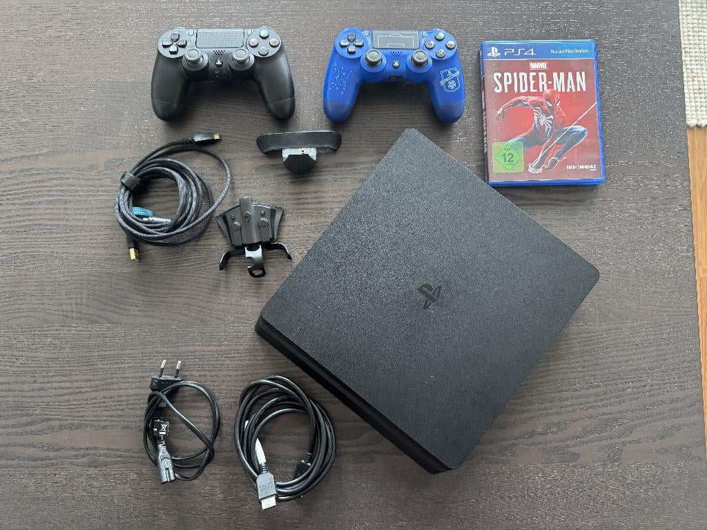 PlayStation 4 Slim 1TB, 3 Controllers, 2 Games & Accessories, Met games, Ophalen of Verzenden, Zo goed als nieuw, 1 TB