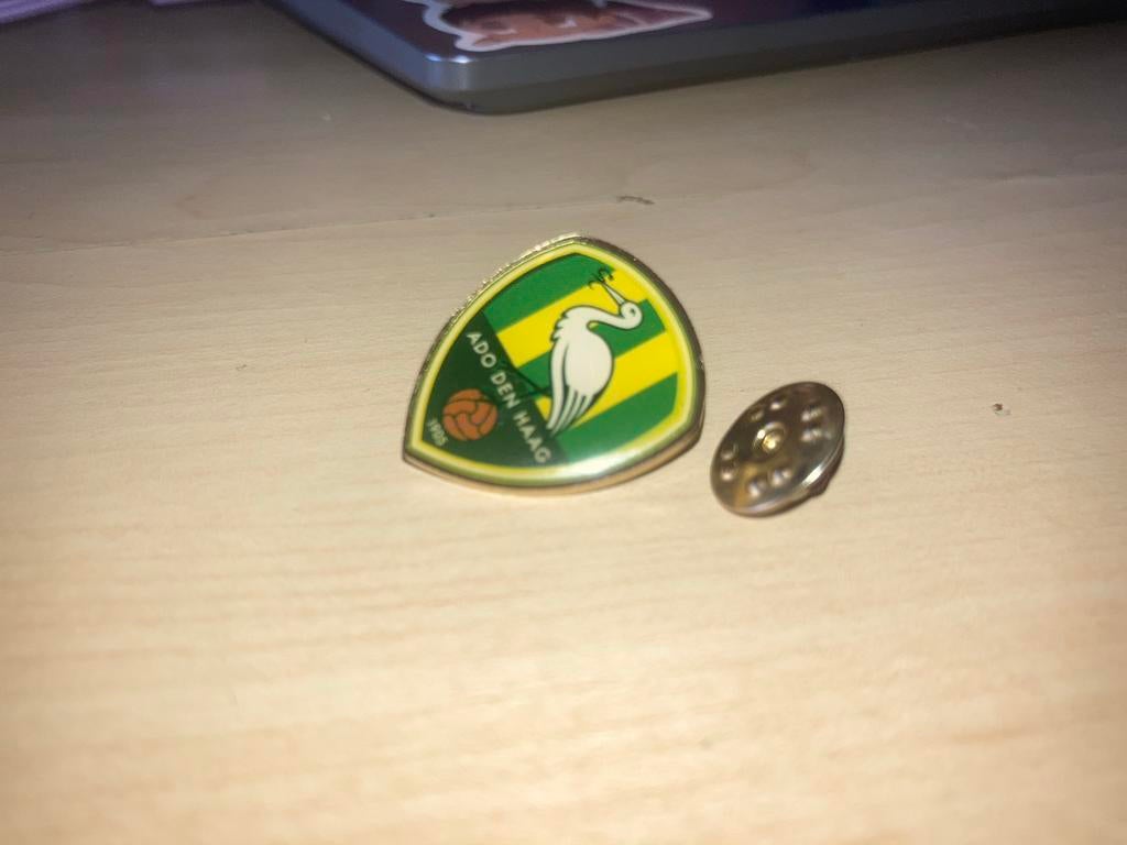 ADO Den Haag Speldje Pin - Voetbalclub Collectible, Ophalen, Gebruikt, Sport, Speldje of Pin