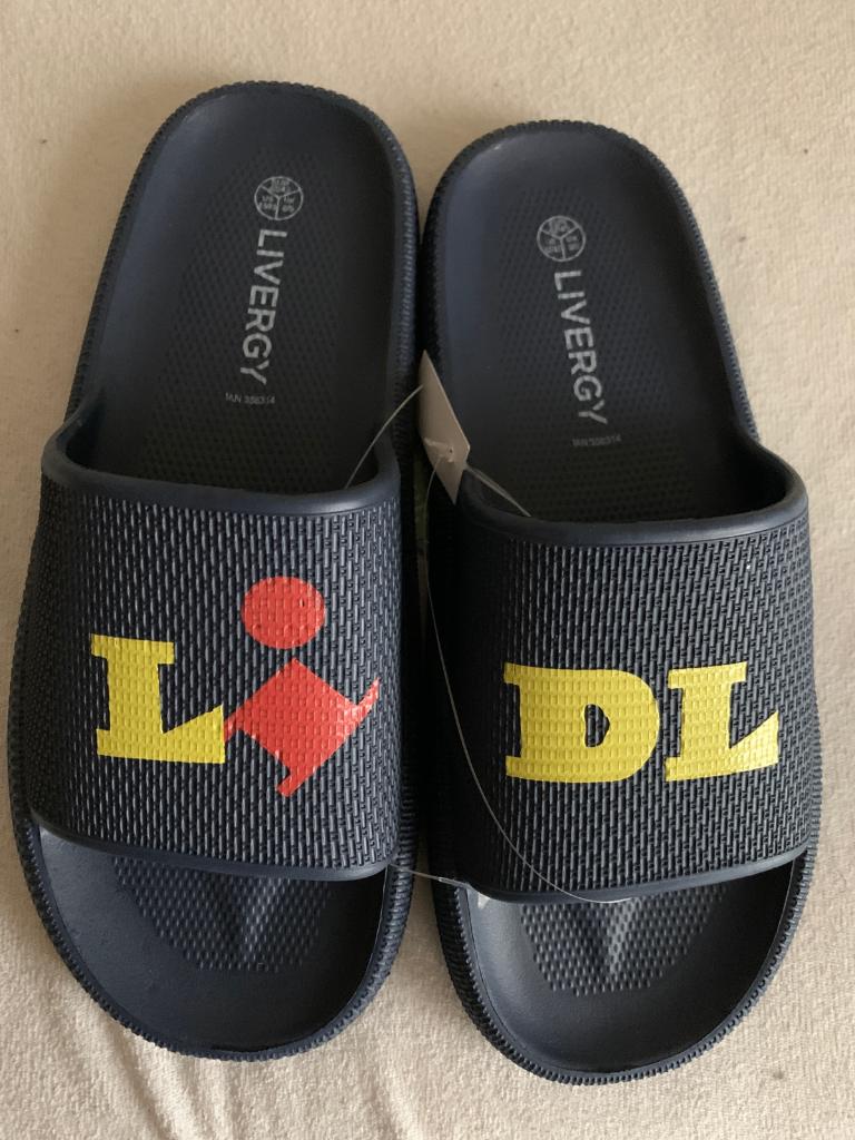 Nieuwe Lidl slippers € 20,00 maat 40/41., Kleding | Heren, Schoenen, Slippers, Blauw, Lidl, Nieuw