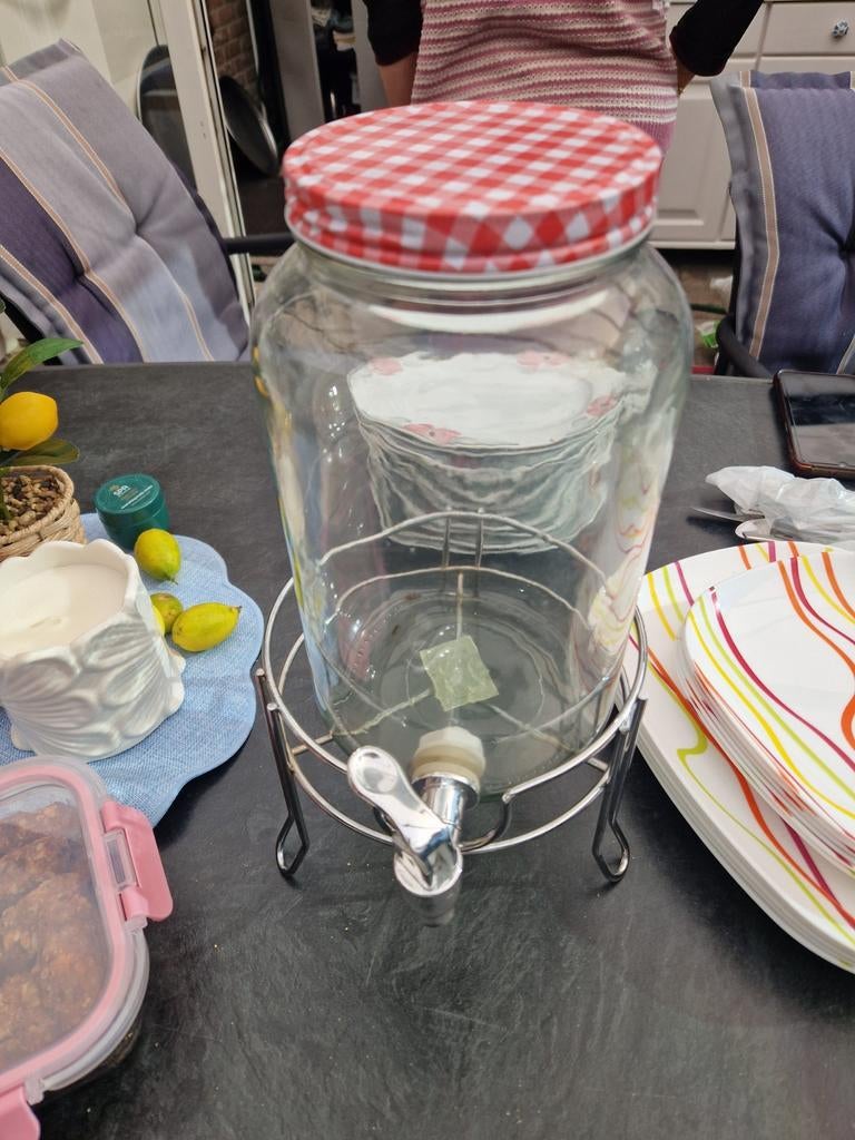 Waterkan met kraan en onderstel, Ophalen, Gebruikt