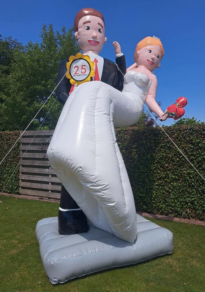 Groot opblaasbaar bruidspaar/Echtpaar te huur!, Ophalen of Verzenden, Zo goed als nieuw, Geboorte of Huwelijk