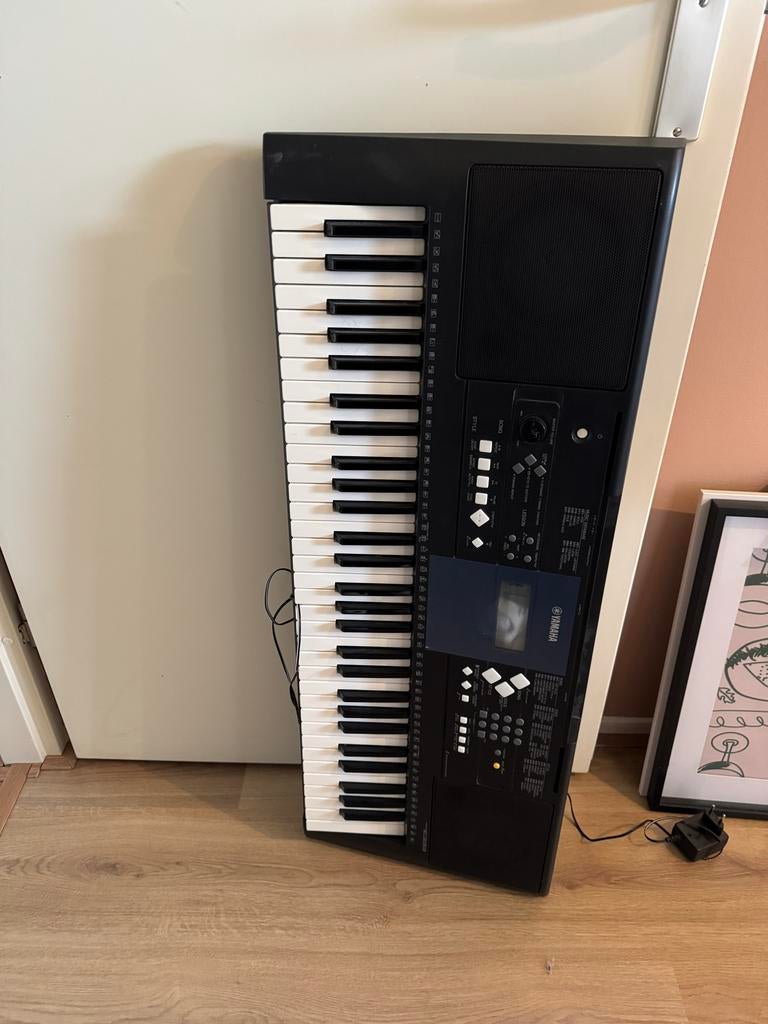 Yamaha PSR-E333 Keyboard (kapot), Muziek en Instrumenten, Keyboards, Ophalen, Yamaha, Aanslaggevoelig, 61 toetsen