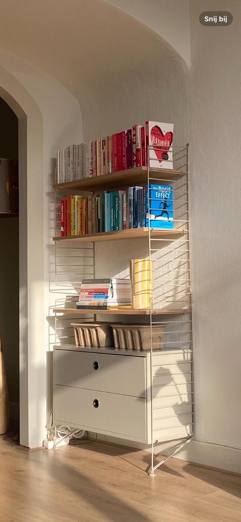 String Furniture kast beige/cashmere en eikenhout, Ophalen, Gebruikt, 100 tot 150 cm, Eikenhout