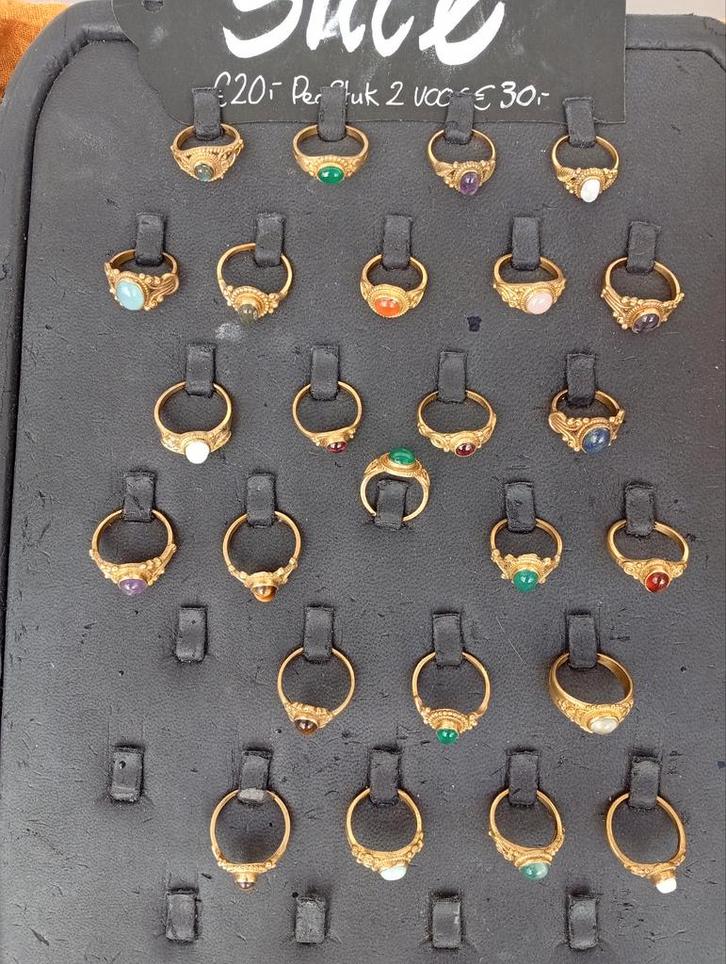 Goudkleurige ringen, Sieraden, Tassen en Uiterlijk, Ringen, Zo goed als nieuw, Dame of Heer, 17 tot 18, Ophalen of Verzenden