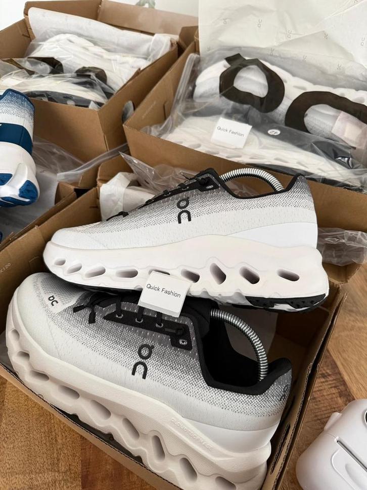 Oncloud schoenen, Kleding | Dames, Schoenen, Nieuw, Sneakers of Gympen, Wit, Ophalen of Verzenden