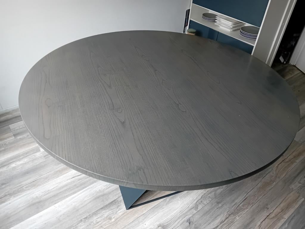 Ronde houten eettafel met metalen onderstel, Ophalen