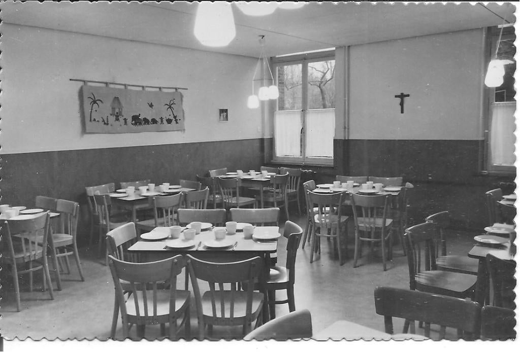 Maastricht Kinderhuis OVERBUNDE  Eetzaal, Verzamelen, Ophalen of Verzenden, 1960 tot 1980, Gelopen, Limburg