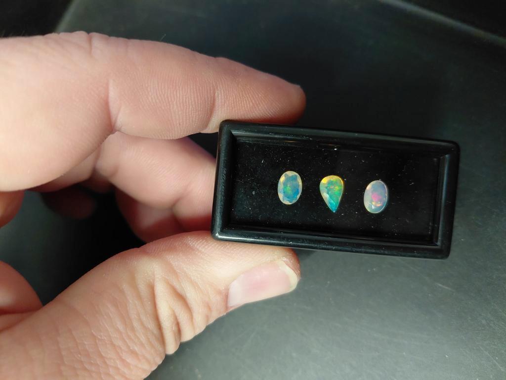 3x mooie facet geslepen welo opaal, Sieraden, Tassen en Uiterlijk, Edelstenen, Ophalen of Verzenden