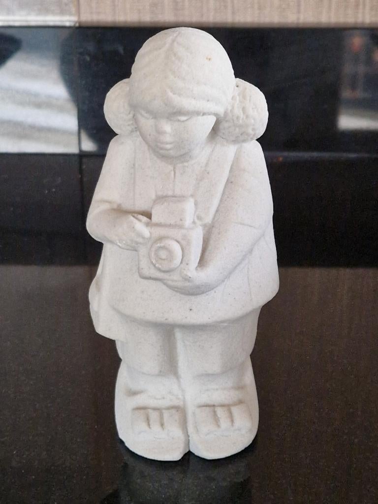 Vintage Beeldje "fotograve" Marbell Stone Art Belgium, Ophalen of Verzenden, Zo goed als nieuw, Mens
