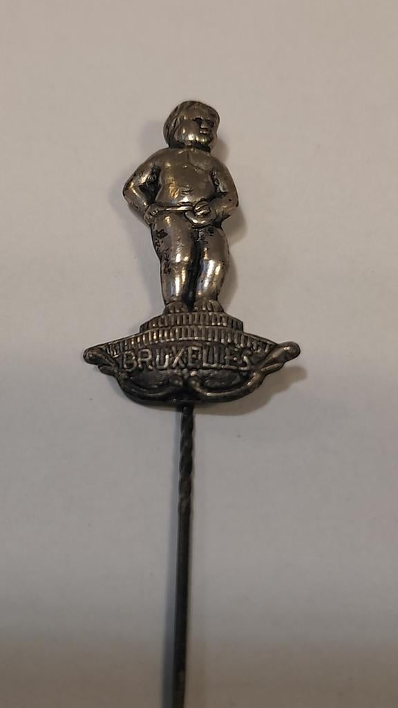 Manneken Pis Speldje - Brussel Souvenir, Verzamelen, Speldjes, Pins en Buttons, Verzenden, Gebruikt