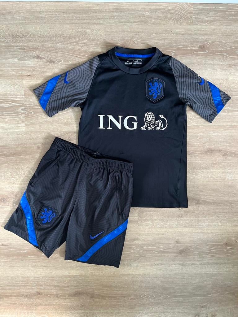 Nederlands elftal zwart sportset 20/21 Maat 147-158, Kinderen en Baby's, Gebruikt, Jongen of Meisje, Sport- of Zwemkleding, Ophalen of Verzenden