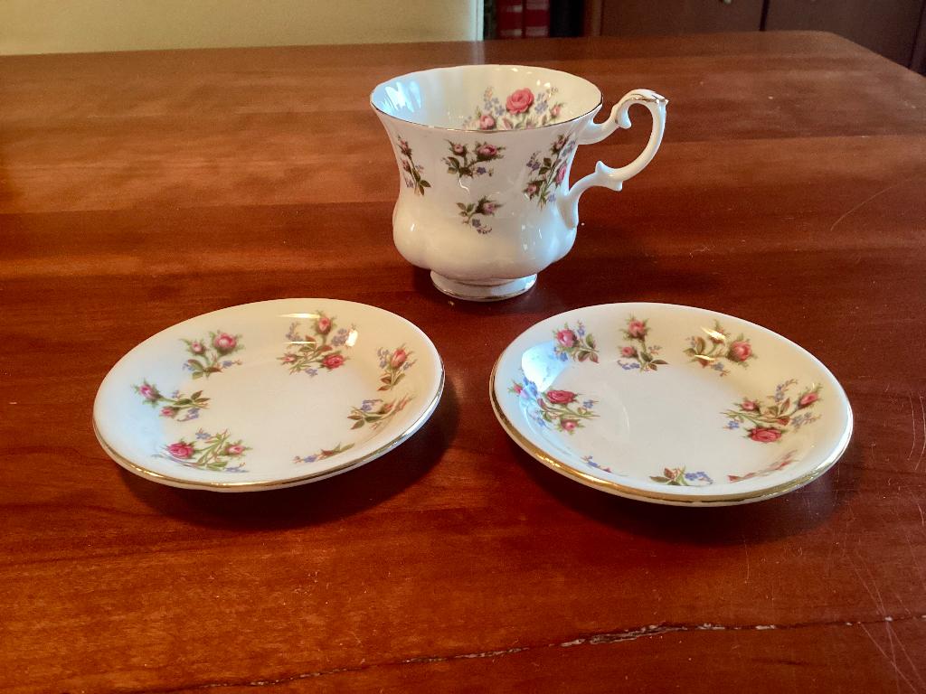 2 schotels/1 enkel kopje van Royal Albert + 2 P/F Winsome, Ophalen of Verzenden