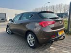 Alfa Romeo Giulietta 1.4 Turbo 2014 Automaat Cruise Navi, Auto's, Stof, 1280 kg, 4 cilinders, Bruin