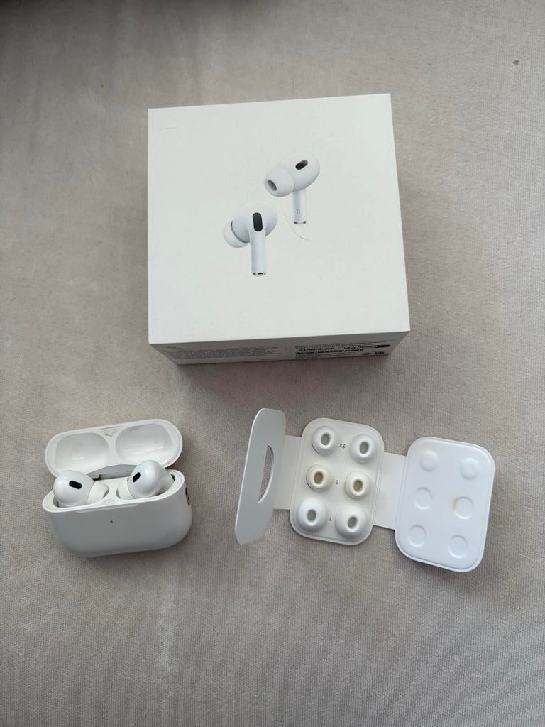 Apple AirPods Pro 2e generatie met MagSafe Oplaadcase, Gebruikt, Op oor (supra aural), Draadloos, Ophalen