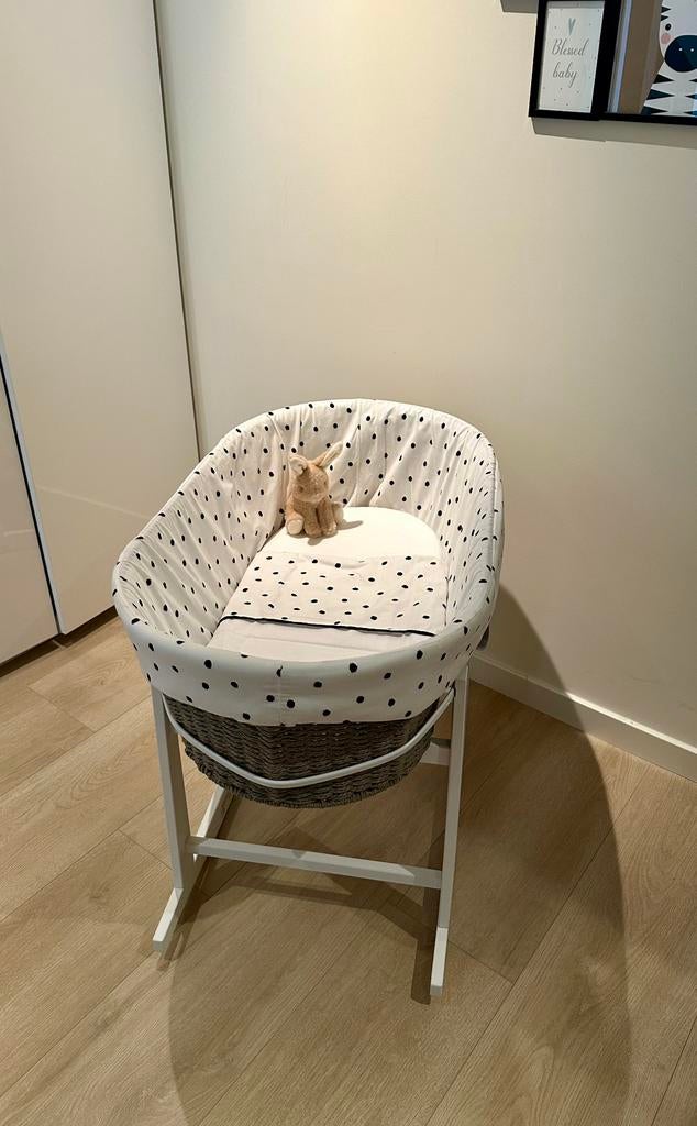Mooie Childhome wieg: moses mandje + bekleding + standaard, Kinderen en Baby's, Babywiegjes en Ledikanten, Ophalen, Zo goed als nieuw