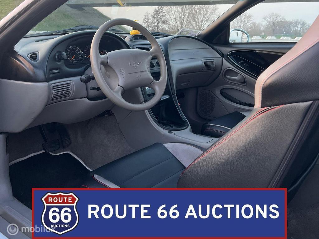 Ford Mustang SN95 Coupe | 1996 | Route 66 Auctions, Overige carrosserieën, Zwart, Bedrijf, Handgeschakeld