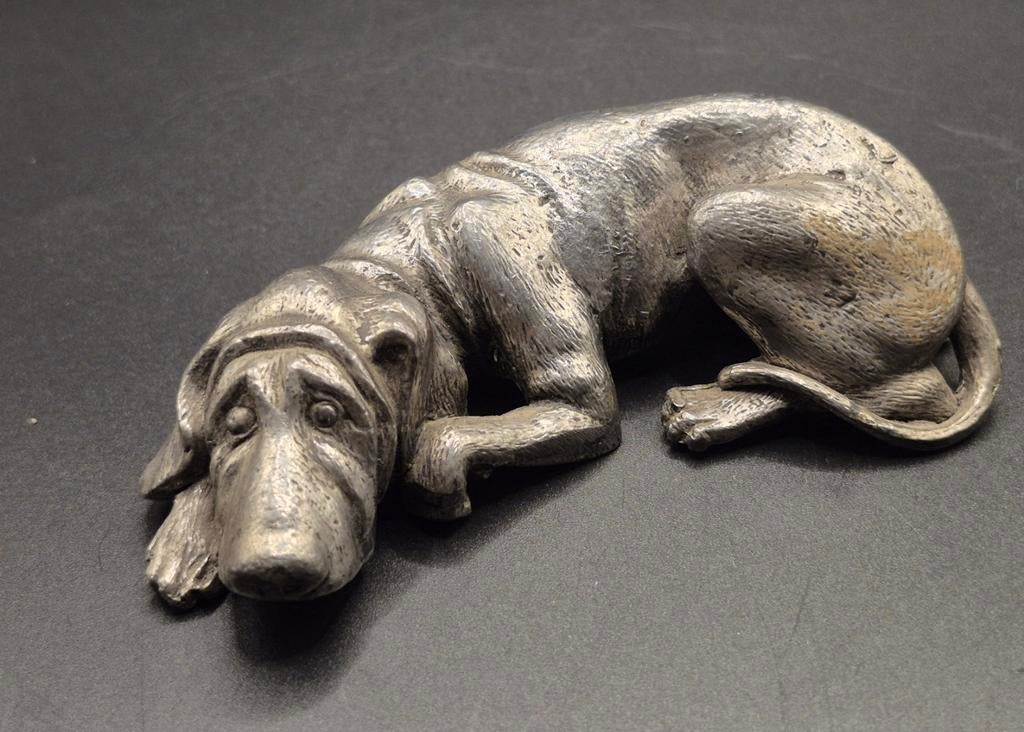 Vintage Tinnen Beeld: Treurige Hond 375 gram, Ophalen of Verzenden, Zo goed als nieuw, Dier