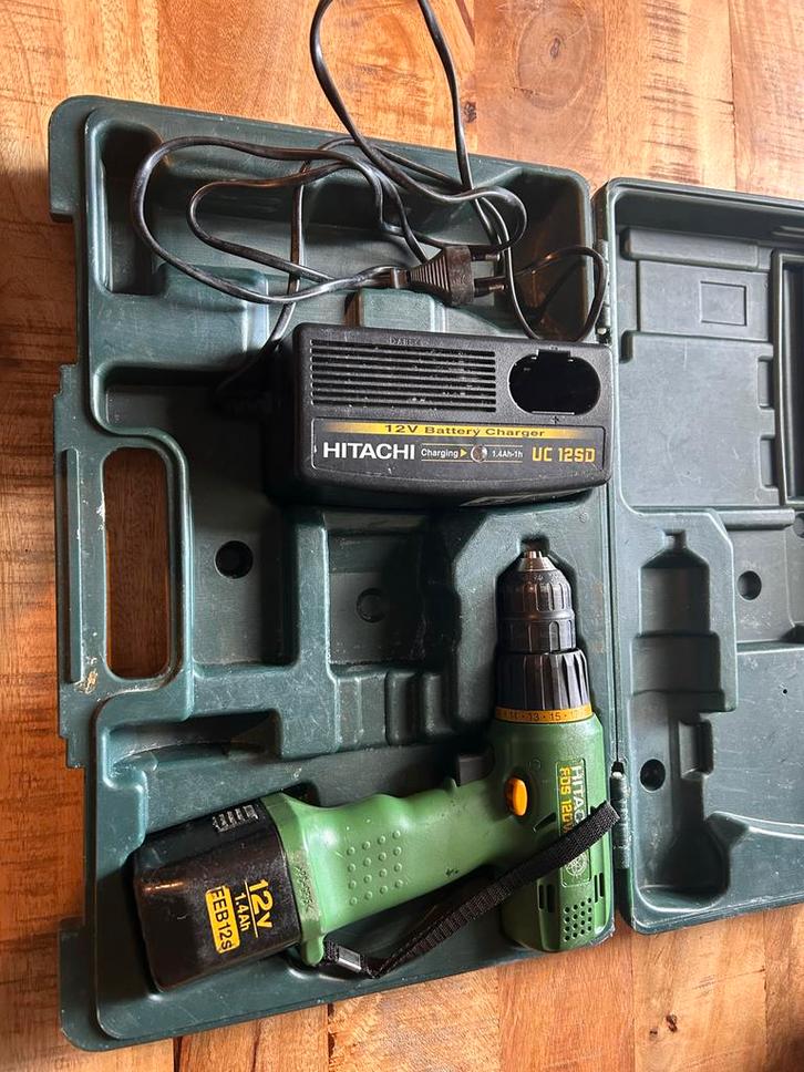 Hitachi 12V Accuboormachine met lader en accu, Doe-het-zelf en Verbouw, Gereedschap | Boormachines, Gebruikt, Boor- en Schroefmachine
