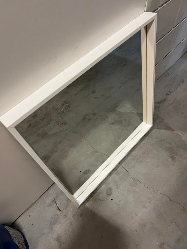Ikea NISSEDAL spiegel 65x65cm wit, Huis en Inrichting, Woonaccessoires | Spiegels, Ophalen, Minder dan 50 cm, Zo goed als nieuw