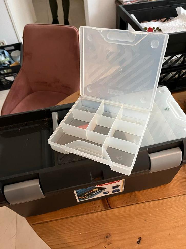 Rubbermaid gereedschapskist gevuld, Doe-het-zelf en Verbouw, Gereedschap | Handgereedschap, Gebruikt, Ophalen