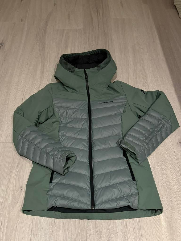 Peak Performance ski jas maat M, Kleding | Dames, Wintersportkleding, Ophalen of Verzenden, Zo goed als nieuw, Maat 38/40 (M)