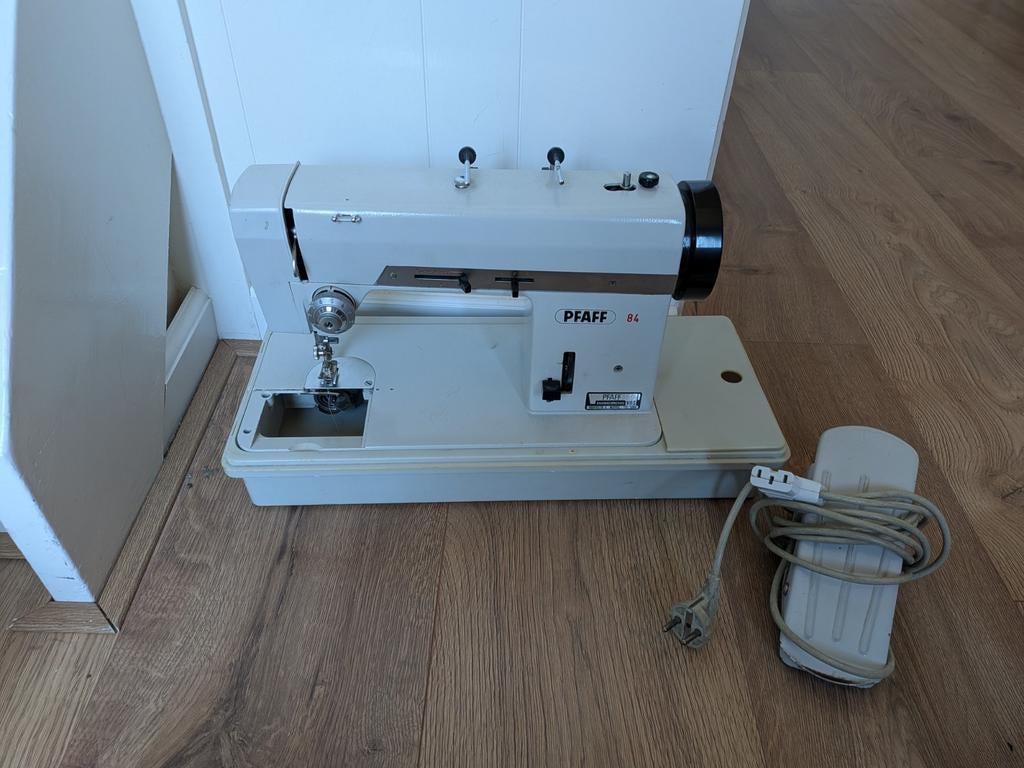 Defecte Pfaff 84, Hobby en Vrije tijd, Naaimachines en Toebehoren, Ophalen, Gebruikt, Naaimachine, Pfaff