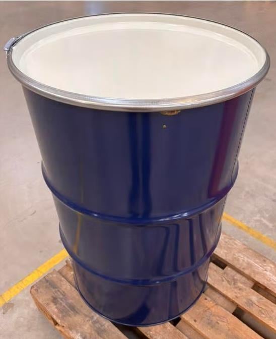 200 ltr vaten met smeervet resten uit drachten, Tuin en Terras, Regentonnen, 150 liter of meer, Ophalen, Gebruikt, Metaal