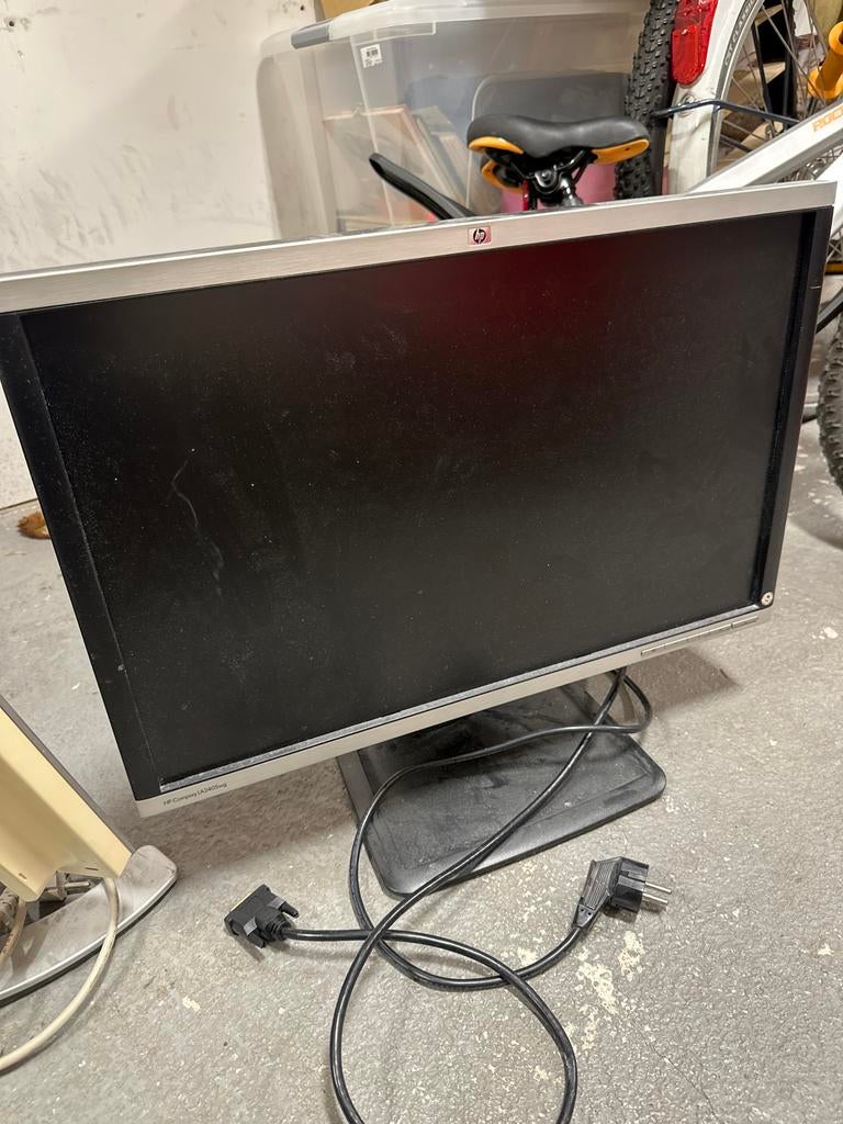 HP LA2405wg Monitor - 24 inch Full HD, Ophalen, Gebruikt, In hoogte verstelbaar, Full HD