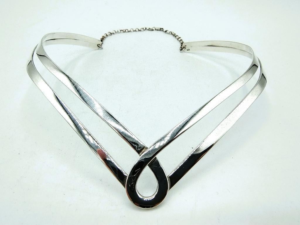 Prachtig zilveren design spangcollier