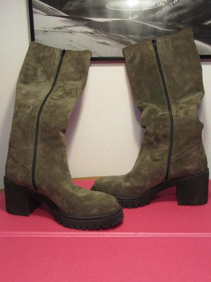 Nieuwe groene Suede laarzen maat 41 van Lamica, Kleding | Dames, Schoenen, Nieuw, Hoge laarzen, Groen, Ophalen of Verzenden